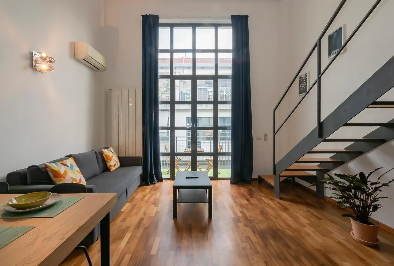 Xenia Apartments - Bright Loft Studio In Bovisa Area Milan Italy